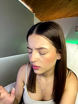 Snapshot of Sofia18_pinkk chatting on 10-12-25, 07:13 Sofia18 pinkk online show from 10-12-25, 07:13