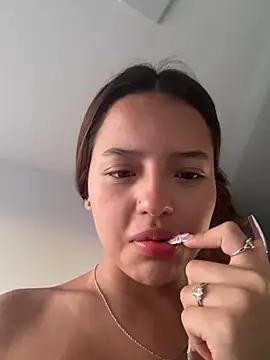 Snapshot of Sofia18_pinkk chatting on 10-28-25, 10:34 Sofia18 pinkk online show from 10-28-25, 10:34