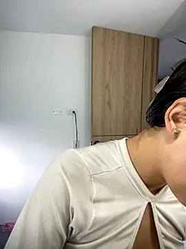 Snapshot of Sofia18_pinkk chatting on 11-08-25, 09:46 Sofia18 pinkk online show from 11-08-25, 09:46