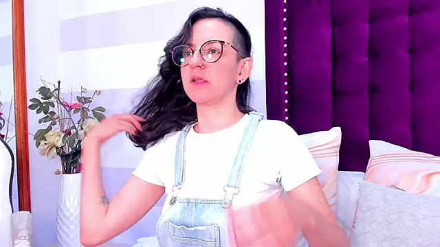 Snapshot of ana_liebert chatting on 02-25-25, 01:06 ana liebert online show from 02-25-25, 01:06