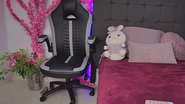 AmandaBrooks 18 online show from 11-25-25, 02:00