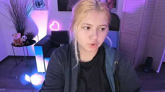 DiaAngell online show from 11-23-25, 07:46