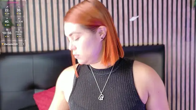 Snapshot of Sophie_new25 chatting on 10-20-25, 01:00 Sophie new25 online show from 10-20-25, 01:00