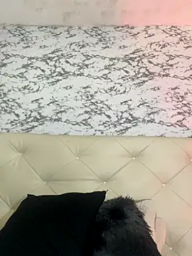 Lili  taylor online show from 10-28-25, 05:00