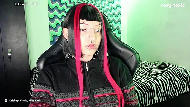 roxy toxic online show from 03-07-25, 01:42