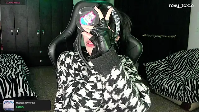 roxy toxic online show from 09-20-25, 02:56
