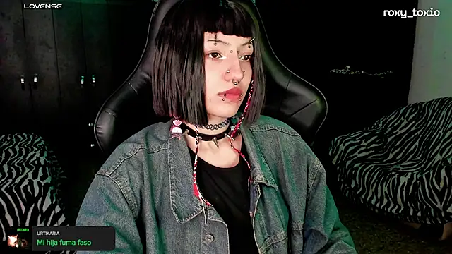 roxy toxic online show from 10-17-25, 02:15