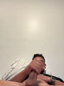 Snapshot of Karas93 chatting on 10-03-25, 04:20 Karas93 online show from 10-03-25, 04:20