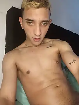 Snapshot of manu_stiv chatting on 03-12-25, 07:13 manu stiv online show from 03-12-25, 07:13