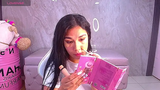 Skye Little v online show from 10-08-25, 03:37