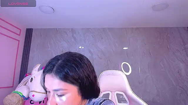 Skye Little v online show from 10-16-25, 03:18