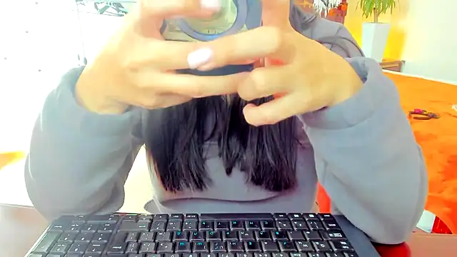 Tianiaa online show from 10-22-25, 07:41