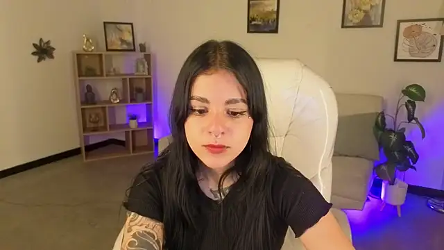 Nicole Foxx  online show from 10-30-25, 06:19