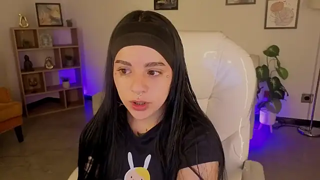 Nicole Foxx  online show from 11-13-25, 07:57