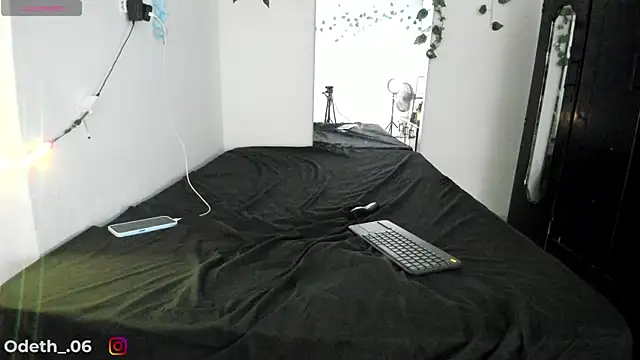 Snapshot of Odeth_ chatting on 10-22-25, 03:51 Odeth online show from 10-22-25, 03:51