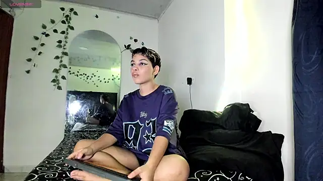 Snapshot of Odeth_ chatting on 11-11-25, 03:50 Odeth online show from 11-11-25, 03:50