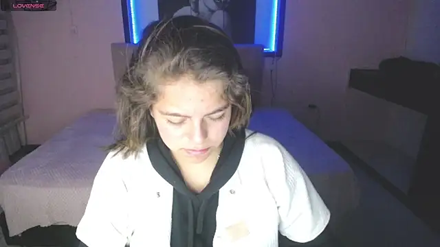 Kitten Cam online show from 11-20-25, 01:17