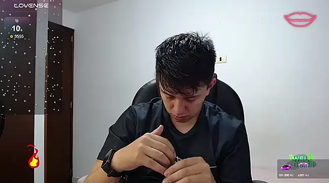 Snapshot of Alan_red chatting on 03-06-25, 01:37 Alan red online show from 03-06-25, 01:37