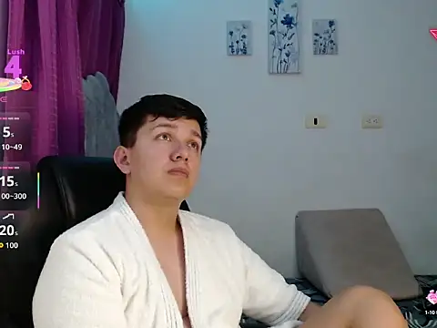 Snapshot of Alan_red chatting on 09-25-25, 01:20 Alan red online show from 09-25-25, 01:20