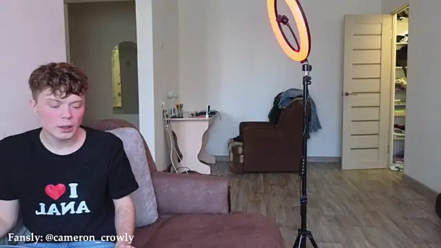 Snapshot of cameron-crowly chatting on 02-17-25, 11:13 cameron-crowly online show from 02-17-25, 11:13