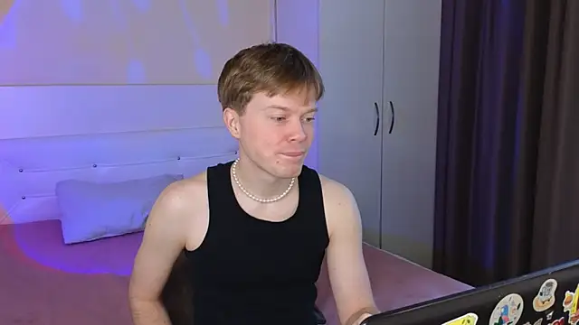 Snapshot of cameron-crowly chatting on 11-25-25, 09:20 cameron-crowly online show from 11-25-25, 09:20