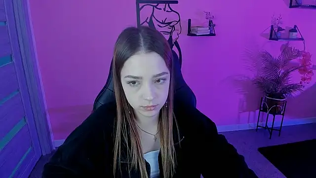 PamBeesly online show from 03-22-25, 11:32