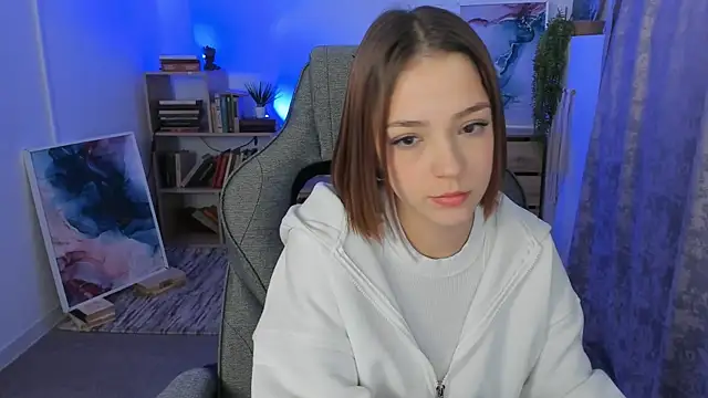 PamBeesly online show from 10-07-25, 07:49