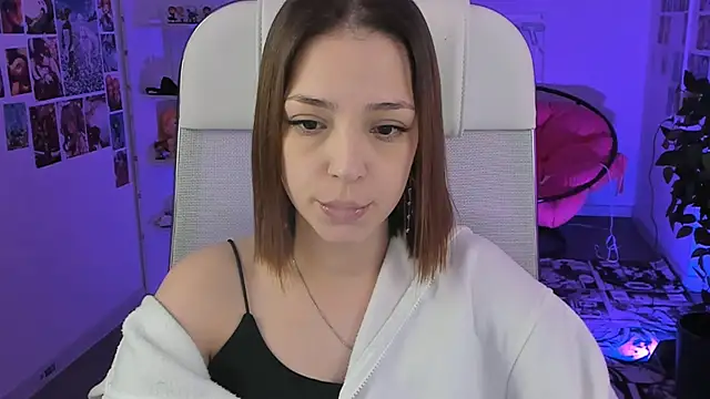 PamBeesly online show from 12-22-25, 03:20