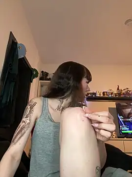 Ciara2004 online show from 12-18-25, 09:32