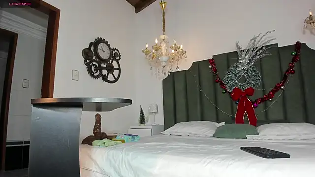 Snapshot of AnthonelaRusso_ chatting on 12-22-25, 03:47 AnthonelaRusso online show from 12-22-25, 03:47