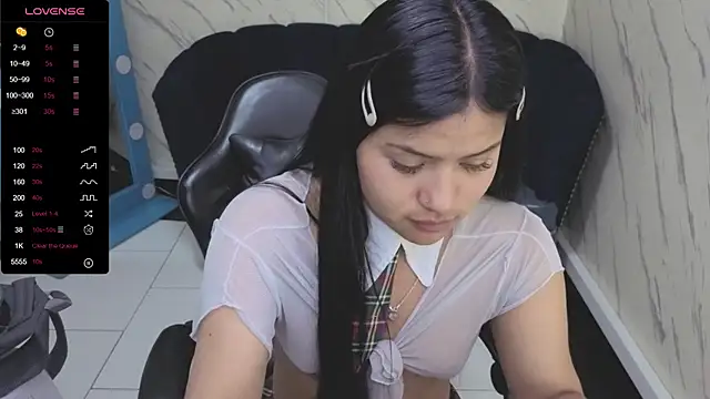 Snapshot of Paulette_v chatting on 10-08-25, 01:09 Paulette v online show from 10-08-25, 01:09