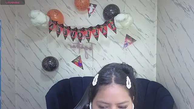 Snapshot of Paulette_v chatting on 10-30-25, 01:01 Paulette v online show from 10-30-25, 01:01