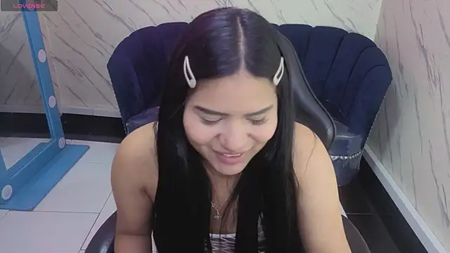 Snapshot of Paulette_v chatting on 11-04-25, 01:10 Paulette v online show from 11-04-25, 01:10