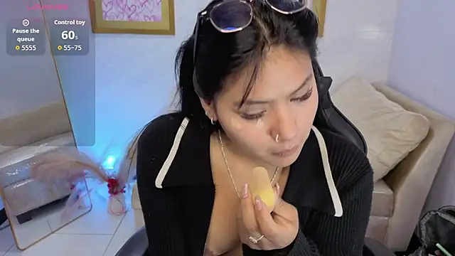 Paulette v online show from 12-18-25, 01:06