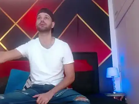 Snapshot of Cristian_white chatting on 02-14-25, 02:02 Cristian white online show from 02-14-25, 02:02