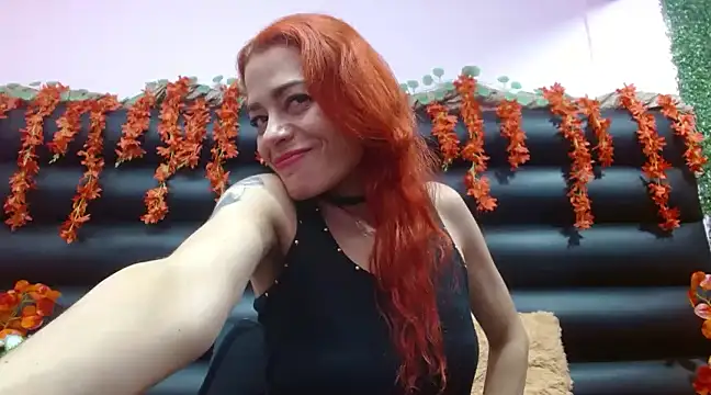 Snapshot of vella_paris_ chatting on 02-17-25, 01:21 vella paris online show from 02-17-25, 01:21