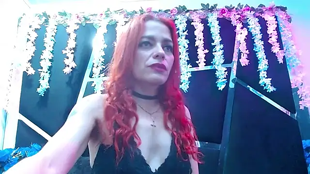 Snapshot of vella_paris_ chatting on 03-04-25, 12:44 vella paris online show from 03-04-25, 12:44