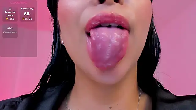 sophierooy22 online show from 11-18-25, 05:17