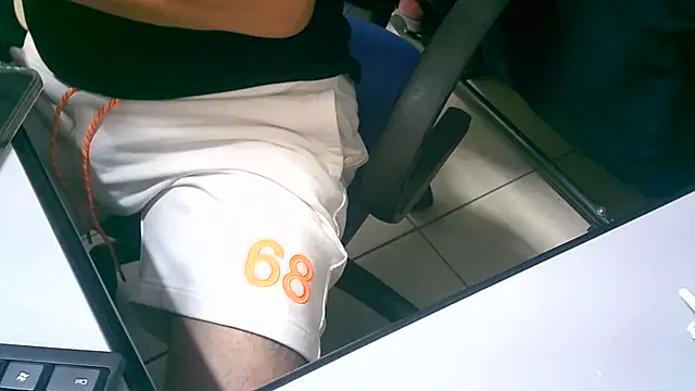 Snapshot of Greeneyes0820 chatting on 09-17-25, 11:01 Greeneyes0820 online show from 09-17-25, 11:01