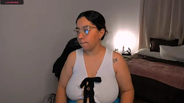 Snapshot of brithany_olson25 chatting on 09-19-25, 11:00 brithany olson25 online show from 09-19-25, 11:00