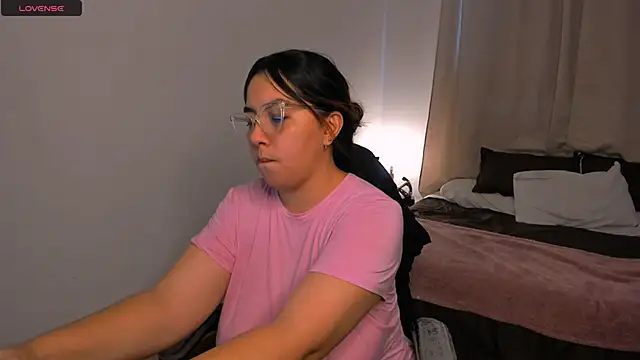 Snapshot of brithany_olson25 chatting on 10-11-25, 07:34 brithany olson25 online show from 10-11-25, 07:34