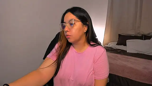 Snapshot of brithany_olson25 chatting on 10-12-25, 12:48 brithany olson25 online show from 10-12-25, 12:48