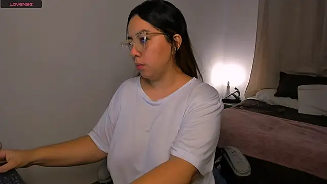 Snapshot of brithany_olson25 chatting on 10-14-25, 12:50 brithany olson25 online show from 10-14-25, 12:50