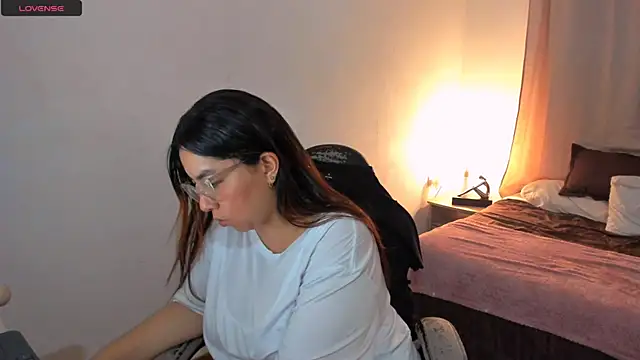 Snapshot of brithany_olson25 chatting on 10-15-25, 12:55 brithany olson25 online show from 10-15-25, 12:55