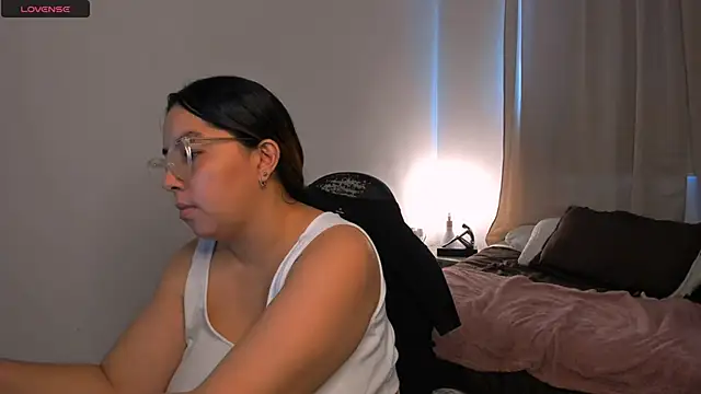 Snapshot of brithany_olson25 chatting on 10-15-25, 05:57 brithany olson25 online show from 10-15-25, 05:57