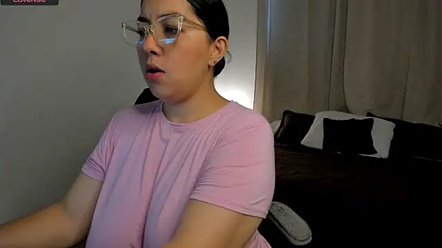 Snapshot of brithany_olson25 chatting on 10-22-25, 01:00 brithany olson25 online show from 10-22-25, 01:00