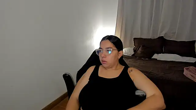 Snapshot of brithany_olson25 chatting on 11-26-25, 11:22 brithany olson25 online show from 11-26-25, 11:22