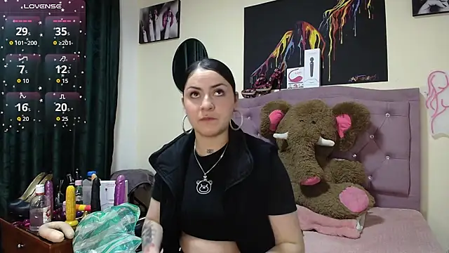 Emmie Hot online show from 10-31-25, 12:06