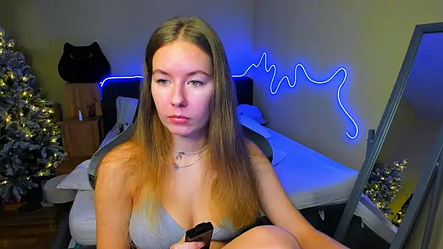 EmilyPaw online show from 12-16-25, 08:52