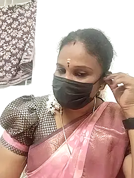 Snapshot of Tamil_Aathira chatting on 03-08-25, 04:39 Tamil Aathira online show from 03-08-25, 04:39